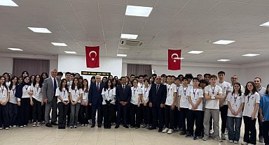Burhaniye'de TÜBİTAK 4006-A Bilim Fuarı açıldı