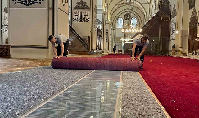 Bursa Ulucami'de halı yenileme çalışmaları başladı