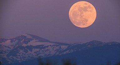 Bursa'da 'Mavi Dolunay' görsel şölen oluşturdu