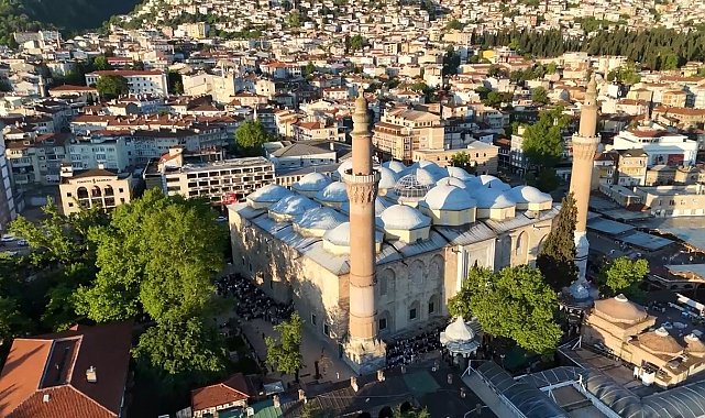 Bursa'da bayram coşkusu tarihi camilerde yaşandı