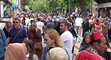 Bursa'da bayram yoğunluğu başladı: Kasapta da şekercide de hareketlilik yaşanıyor