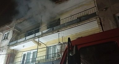 Bursa'da korkutan yangın: Daire kullanılamaz hale geldi
