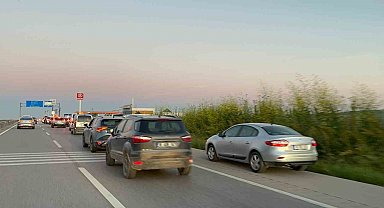 Bursa'da kurban kesim alanlarında kilometrelerce araç kuyruğu oluştu