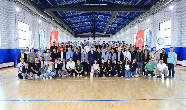 BUÜ Spor Oyunları'nda şampiyonlar kürsüye çıktı