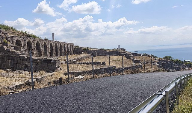 Çanakkale'de Assos Antik Liman Yolu'nda sıcak asfalt dökme çalışmaları başladı