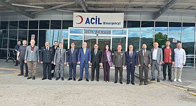 Çankırı'da protokol üyeleri, bayramda çalışan kurum personelleriyle bayramlaştı