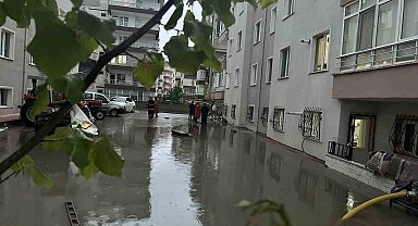 Çankırı'da yollar göle döndü, ev ve iş yerlerini su bastı