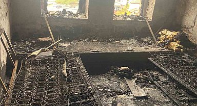 Çardak'ta evi kül olan aile komşularına sığındı