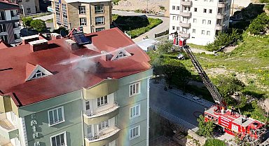 Çatı katındaki mutfakta çıkan yangın korkuttu