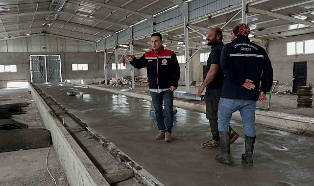 Çatıksu'da modern büyükbaş ahırı inşa ediliyor