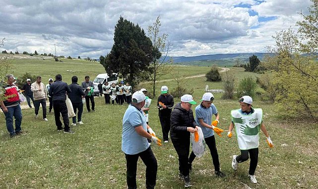 Çavdarhisar'da orman yangınlarına karşı çevre temizliği