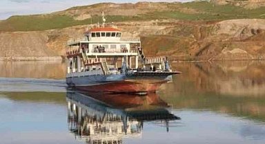 Çemişgezek'te feribot seferleri hava şartları nedeniyle durduruldu