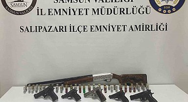 Cephanelik gibi ev: Çok sayıda silah ve mühimmat ele geçirildi