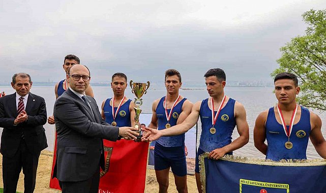 Cerrahpaşa CUP Kürek Yarışları'nda üniversiteler Küçükçekmece Gölü'nde yarıştı