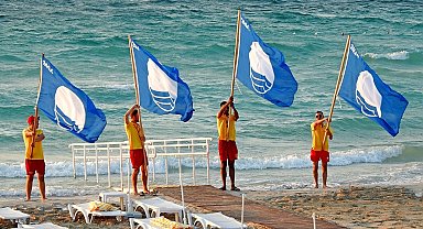 Çeşme'de 13 plaj ve 2 marinada Mavi Bayrak dalgalanacak