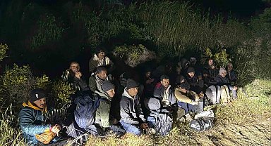 Çeşme'de 21 kaçak göçmen yakalandı, 1 organizatör tutuklandı