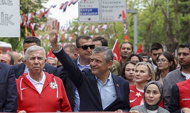 CHP Genel Başkanı Özel: "Gençler Cumhuriyet'e ve Cumhuriyet'in kazanımlarına sahip çıkmaya kararlı"
