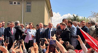 CHP'den AK Parti'ye geçen Başkan Köksal vatandaşlara seslendi: "Afyonkarahisarımızı yeniden inşa etmek için memleketime Adalet ve Kalkınma Partisi'nde hizmet etmeye devam edeceğim"