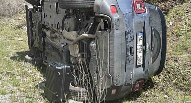 Cip ile hafif ticari araç çarpıştı: 3 yaralı