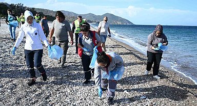 Çıralı'da sahil temizliği yapıldı