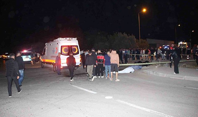 Çöp kamyonuyla çarpışan motosikletteki 2 genç hayatını kaybetti