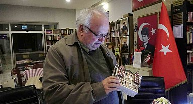Çöpe gidecek malzemeleri sanata dönüştüren emekli usta tarihi maketlerle yaşatıyor