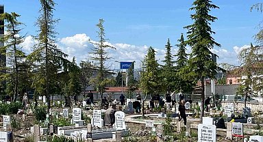 Çorum'da arefe günü mezarlıklar ziyaretçilerle doldu