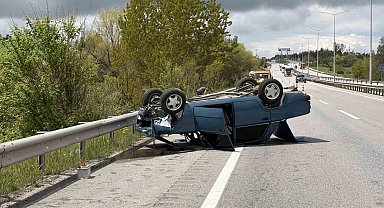 Çorum'da bariyerlere çarpan otomobil devrildi: 1 yaralı