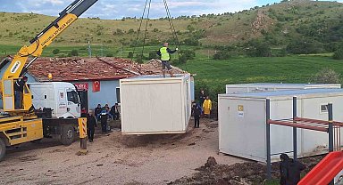 Çorum'da hortumdan etkilenen köylerde yaralar sarılıyor