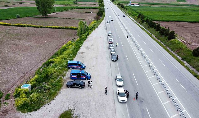 Çorum'da jandarma ekiplerinin bayram tedbirleri sürüyor