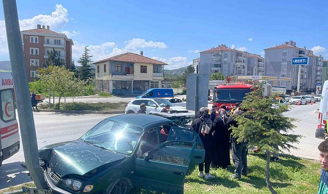 Çorum'da otomobil ile cip çarpıştı: 2 yaralı