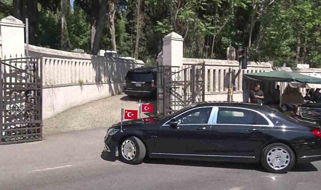 Cumhurbaşkanı Erdoğan anne ve babasının kabirlerini ziyaret etti