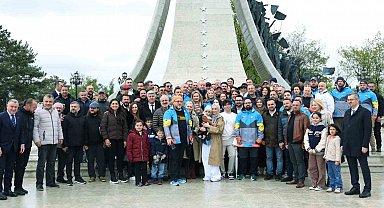 Cumhurbaşkanı Erdoğan, Doğu-Batı Dostluk ve İpek Yolu Rallisi'ne katılan grubu uğurladı