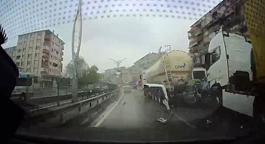 D-100'deki korkunç kaza kamerada