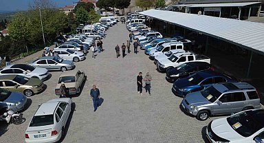 Demirci'de klasik otomobil rüzgarı