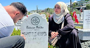 Deprem mezarlığında buruk arefe