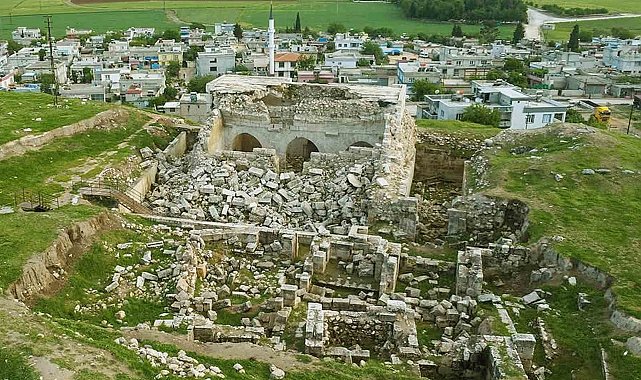 Depremde hasar gören tarihi iç kale camii restorasyon bekliyor