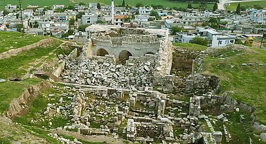 Depremde hasar gören tarihi iç kale camii restorasyon bekliyor