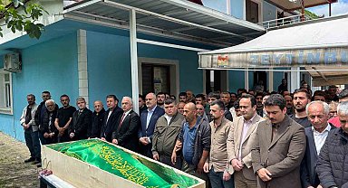 Derede sel sularına kapılarak hayatını kaybeden yeğen toprağa verildi, amca aranıyor