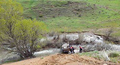 Dereye uçan araçtaki 5 kişi yaralandı