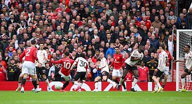 Dev maçta Manchester United, evinde Liverpool'u yendi