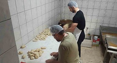 Devrek'in asırlık simit fırınında bayram mesaisi