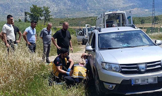 Devrilen traktörden kabin sayesinde yaralı kurtuldu