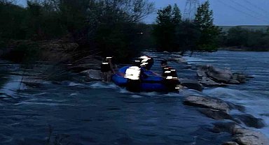 Dicle Nehri'nde mahsur kalan genç kurtarıldı