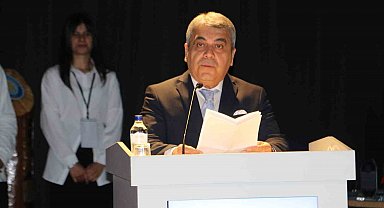 DİSİDER Başkanı Akbaş, mühendislik fakültesinden mezun olan öğrencilere deneyimlerini aktardı