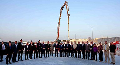 Dışişleri Bakanı Fidan, Katar Türk Okulu'nun inşaatını ziyaret etti