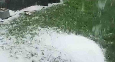 Diyarbakır'da etkili olan sağanak yağış hayatı olumsuz etkiledi