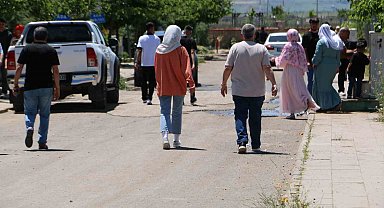 Diyarbakır'da Kurban Bayramı'nın ilk gününde mezarlıklar doldu taştı