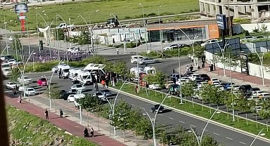Diyarbakır'da şehir içi minibüs ile otomobil çarpıştı: 5 yaralı