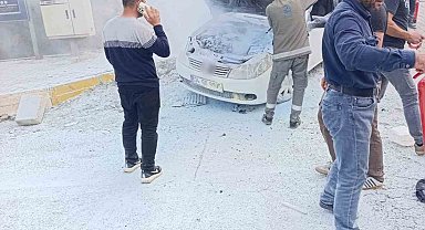 Diyarbakır'da seyir halindeki araç alevlere teslim oldu